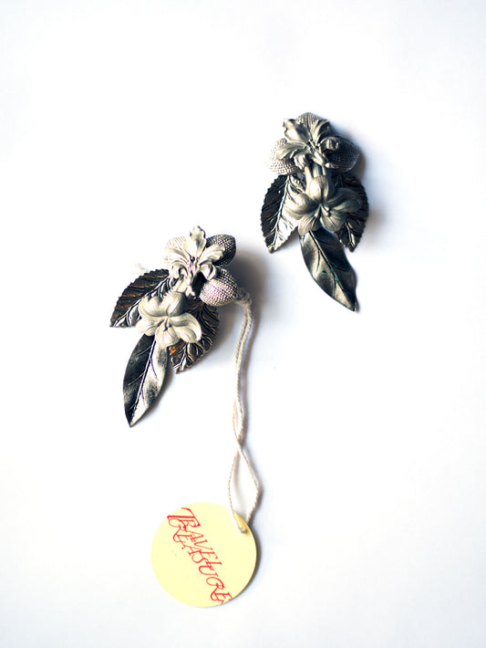 Chandelier chime flower clip earrings