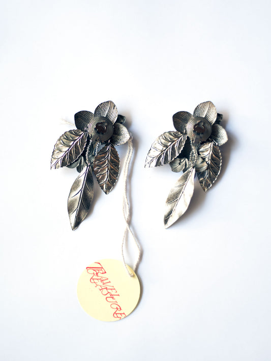 Chandelier chime flower clip earrings